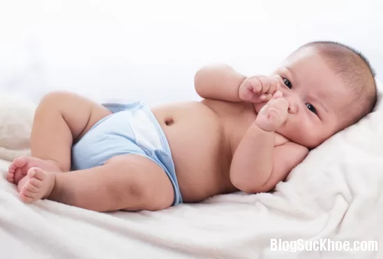 Những điều cần lưu ý khi mặc tã cho trẻ