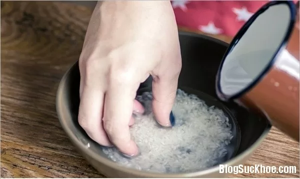 Da sáng bóng, trẻ lâu với nước gạo, trà xanh