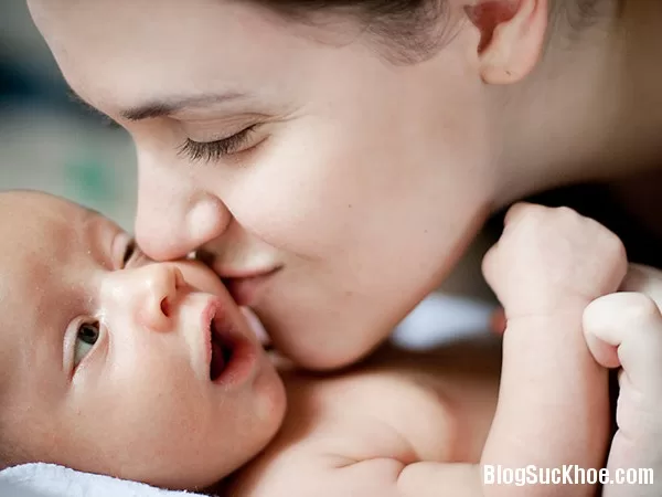 Sai lầm bố mẹ thường mắc khi chăm sóc trẻ sơ sinh