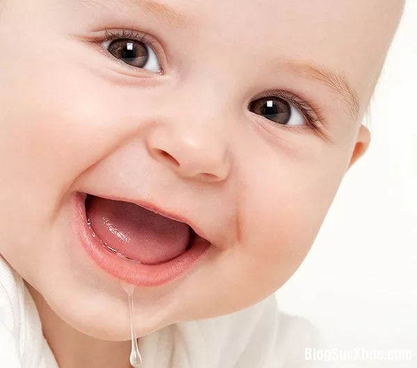 Mẹo giúp bé bớt đau khi mọc răng