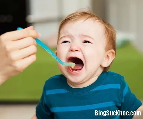 Tuyệt chiêu "dụ" bé ăn dặm