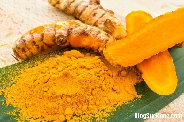 Tẩy sạch răng ố vàng chỉ với 1 củ nghệ