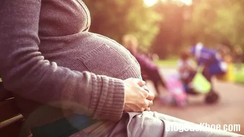 Cách giúp mẹ bầu giảm đau lưng khi mang thai