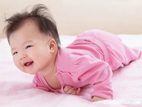 Nguyên nhân trẻ chậm biết lẫy và cách khắc phục