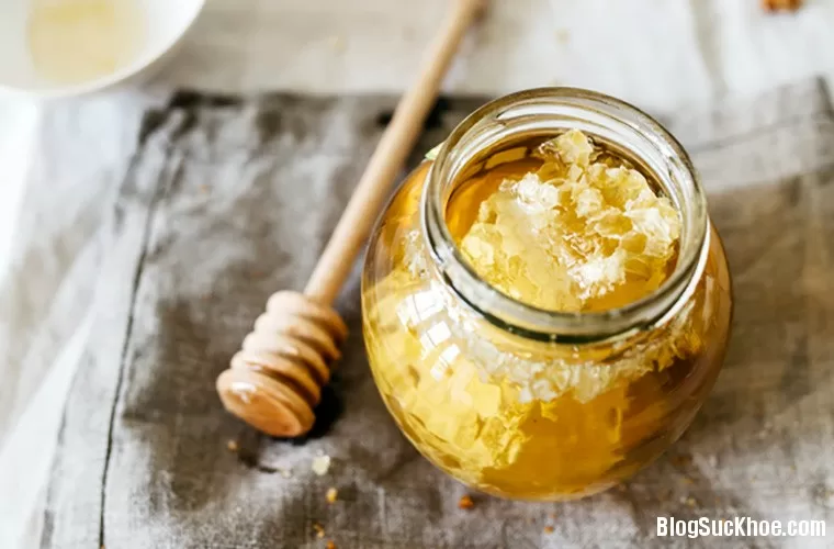 Bạn sẽ bất ngờ khi dùng mật ong thay thế sữa rửa mặt trong 1 tuần