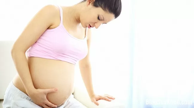 Nguyên nhân khiến mẹ bầu gò cứng bụng