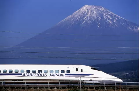 Cận cảnh con tàu cao tốc Shinkansen của Nhật Bản
