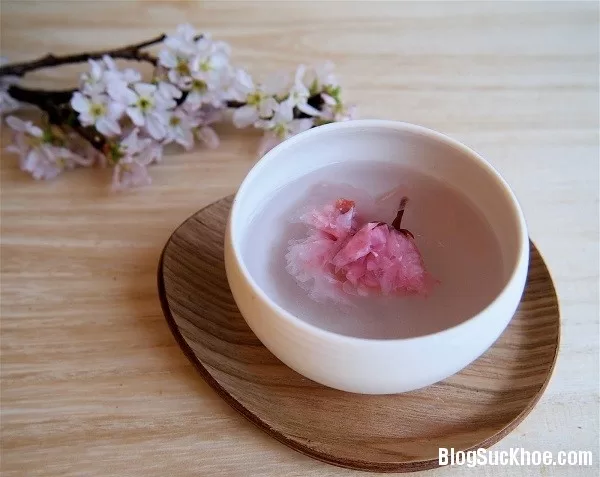 Mẹo làm đẹp với cánh hoa