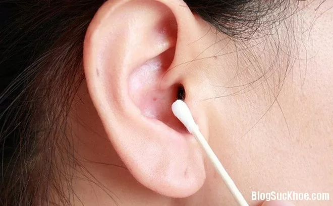 Có nên vệ sinh tai thường xuyên hay không?