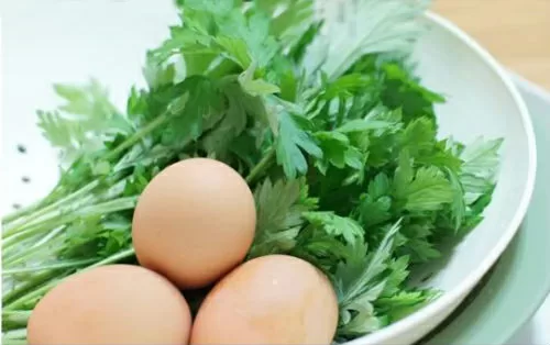 Trứng gà “bắt” bệnh hay gặp ở chị em cần phải nắm rõ