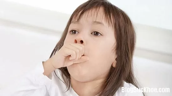 Thực phẩm nên và không nên cho trẻ ăn khi bị ho