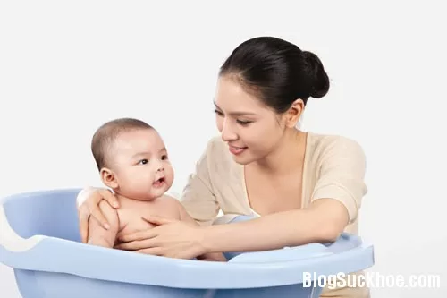 Sai lầm phổ biến của cha mẹ khi chăm sóc trẻ ngày lạnh
