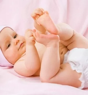 Những điều mà các bà mẹ cần lưu ý khi thay tã cho bé