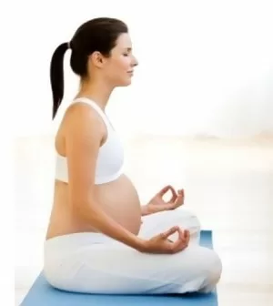 Người phụ nữ mang thai có nên tập yoga?