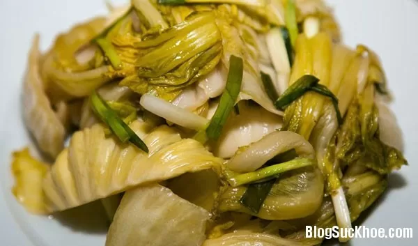 Lợi và hại khi ăn dưa muối