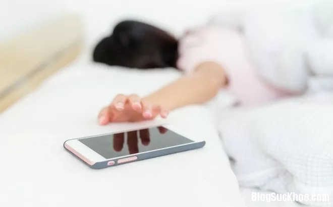 7 điều gây hại sức khỏe không nên làm khi vừa ngủ dậy