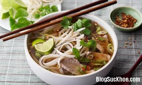 Những điều người viêm đại tràng cần nhớ khi ăn bún phở