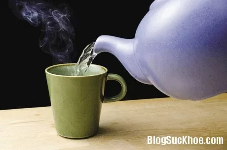 Lý do bạn nên uống nước ấm sau khi thức dậy mỗi sáng