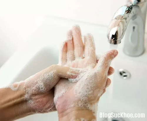 Làm gì để tránh tổn thương lan rộng khi bị chốc mép?