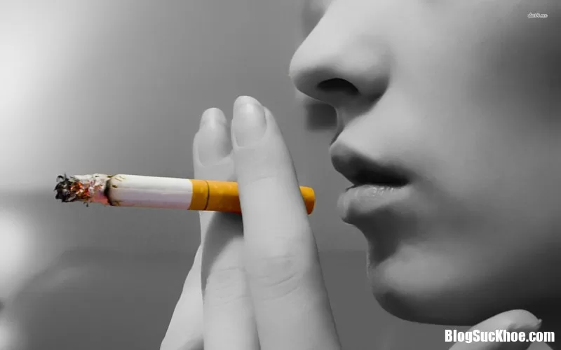Nguy cơ xuất huyết não ở phụ nữ do hút thuốc
