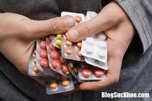 Điều trị viêm đại tràng bị tác dụng phụ có nên dừng thuốc