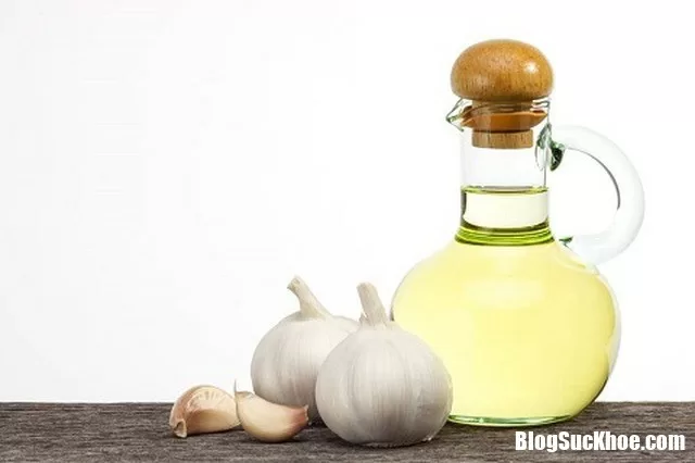 Chỉ với 2 giọt nước ép tỏi là hết nhiễm trùng, viêm tai giữa ngay