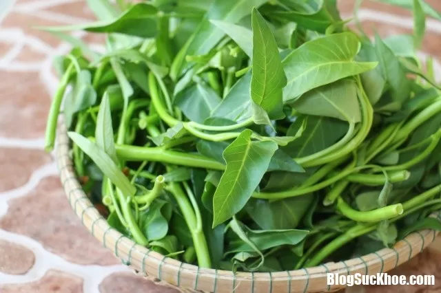 Những người nên nói không với rau muống