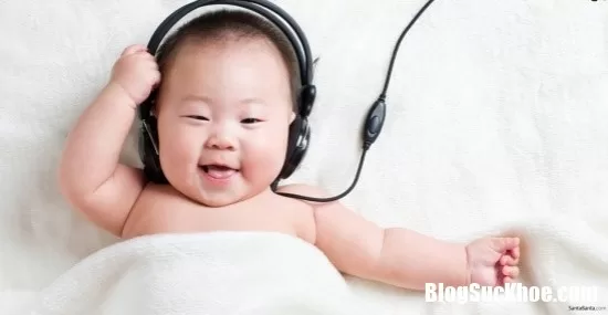 Cha mẹ bỏ ngay những thói quen này ngay kẻo gây tổn thương thính giác của trẻ