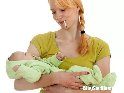 Mẹ nào khi cho con bú thì nên tránh ăn những thứ này nhé