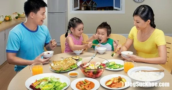 Thói quen ăn cơm chan canh tưởng vô hại mà lại nguy hiểm vô cùng