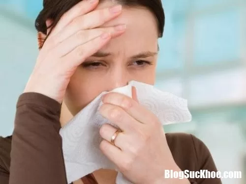 Tự mua thuốc để nhỏ mũi để điều trị viêm mũi gây ra nhiều hậu quả đáng tiếc