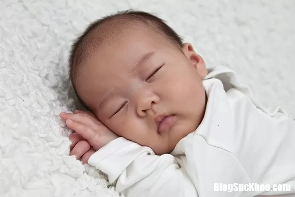 Cách xử lý khi trẻ sơ sinh bị khò khè