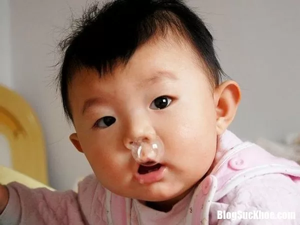 Trẻ bị sổ mũi mẹ hãy áp dụng ngay 5 mẹo này giúp bé sớm bình phục