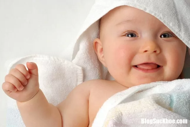 Cách phòng ngừa viêm phổi hiệu quả cho bé lúc giao mùa