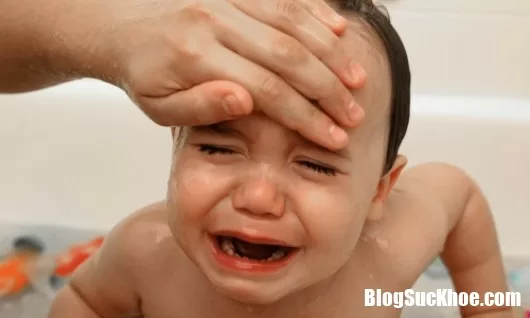 Những cách đơn giản phòng tránh viêm họng cho trẻ nhỏ khi thời tiết chuyển mùa
