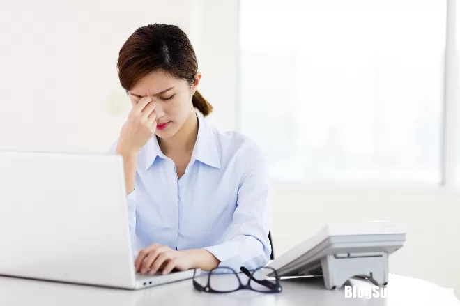 Những nguyên nhân khiến dân văn phòng dễ bị khô mắt