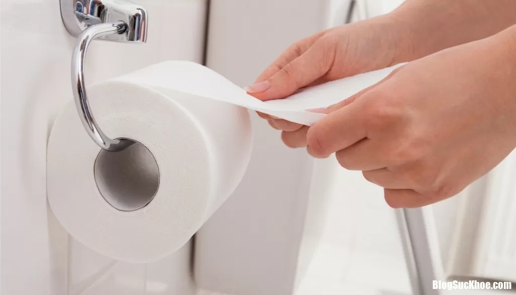 Những nguy hiểm rình rập đằng sau tờ giấy vệ sinh bạn nên biết để tránh họa