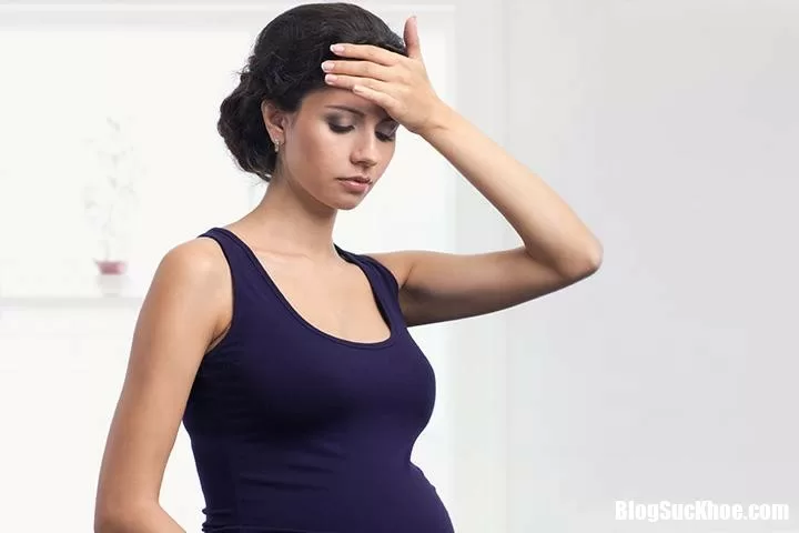 Tác hại khó lường của việc bà bầu đứng lâu một chỗ