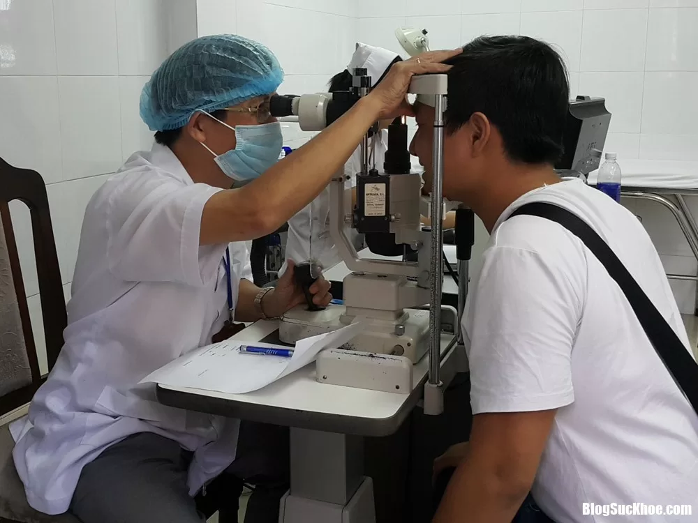 Cẩn thận dịch lây lan đau mắt đỏ trong mùa hè