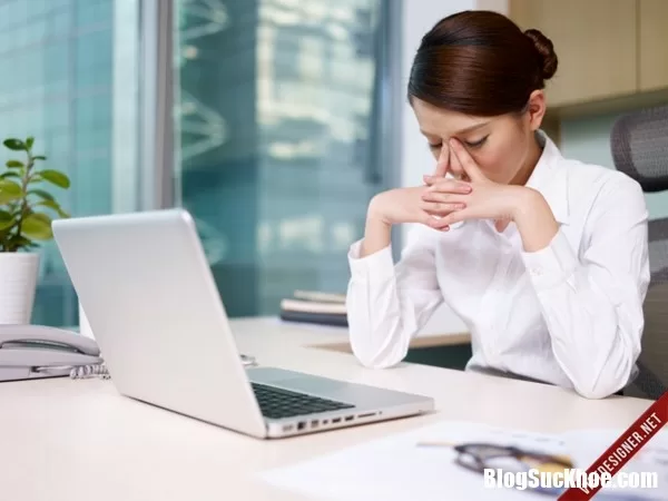 Bí quyết trị chứng khô mắt khi ngồi máy tính nhiều