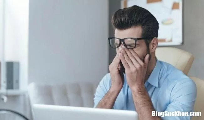 Cách giảm mỏi mắt và ngăn chặn hội chứng thị giác màn hình cho dân văn phòng