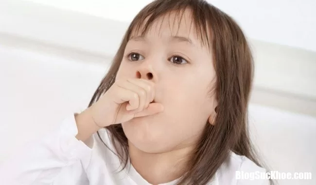 Khi trẻ dưới 1 tuổi bị ho có đờm mẹ nên làm gì ?