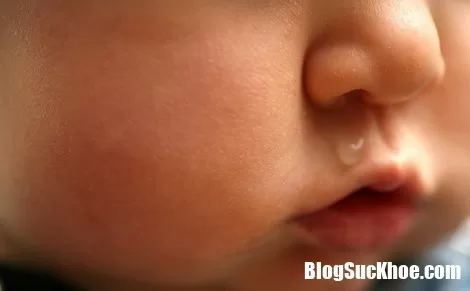Các mẹ chớ nên bỏ qua tuyệt chiêu trị sổ mũi cho trẻ sơ sinh vô cùng kỳ diệu này