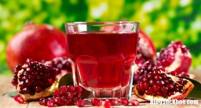 Công dụng ít người biết của nước ép lựu trong sức khỏe tình dục