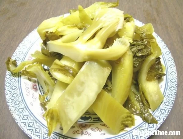 Uống nước dưa chua giải rượu là phản khoa học, đây mới là thứ nên uống