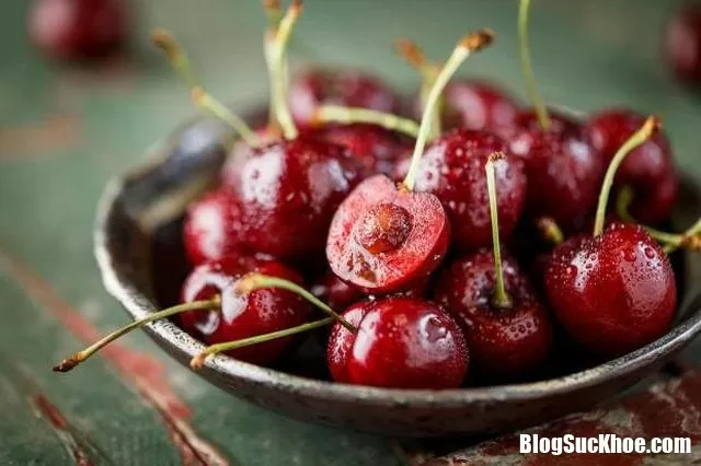 Quả cherry tưởng vô hại nhưng ăn như thế này sẽ gây ngộ độc