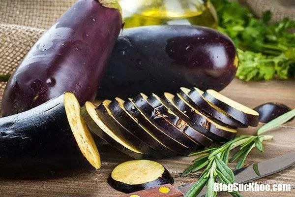 Các thực phẩm nấu mà không chín kỹ thành 'thuốc độc' cho cơ thể
