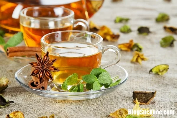 Suýt bị chết vì thói quen uống trà thảo dược hằng ngày