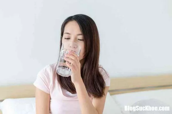 Những thói quen uống nước đang làm hỏng thận nhiều người mắc