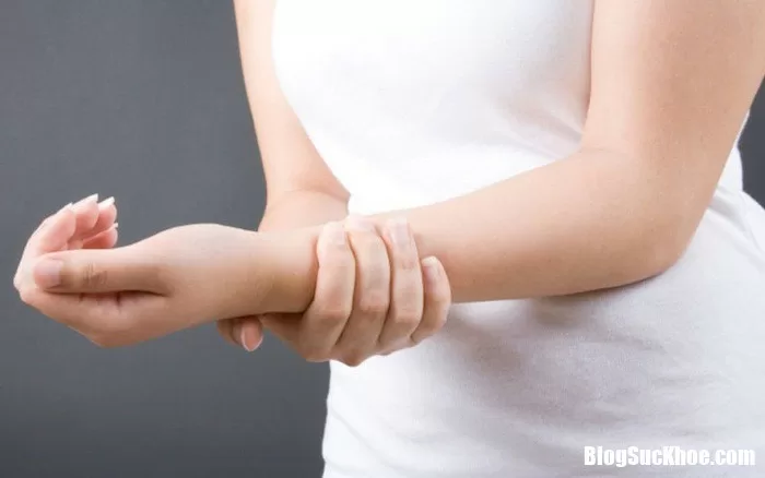 Đau vùng da cánh tay là triệu chứng của bệnh gì?